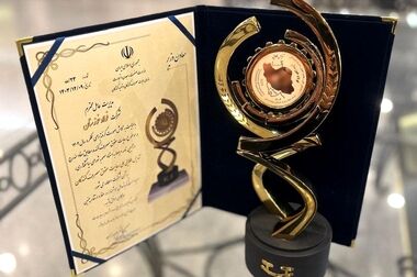  مدیرعامل شرکت فولاد خوزستان یک اصله نخل خرما غرس نمود