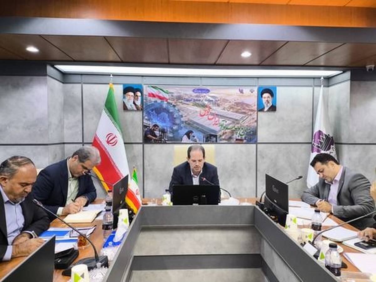 تأکید معاون وزیر صمت بر شبکه‌سازی صنایع و هوشمندسازی شهرک‌های صنعتی/ واگذاری اراضی باید مبتنی بر مزیت‌های منطقه‌ای و توسعه شهرک‌های تخصصی باشد