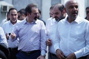 بازدید وزیر تعاون، کار و رفاه اجتماعی از بخش‌های آسیب‌دیده از جنگ پتروشیمی جم