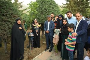 کاشت 100 اصله نهال به نام نوزادان منطقه یک در پویش نفس های تازه شهر 