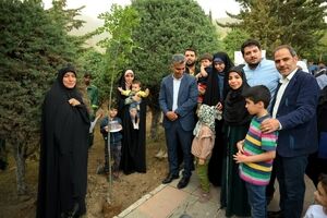کاشت 100 اصله نهال به نام نوزادان منطقه یک در پویش نفس های تازه شهر 