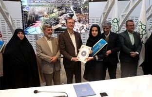 دانش‌آموز منطقه ۲ تهران حکم شهردار مدرسه گرفتند/ دانش‌آموزان منطقه ۲ سکان هدایت مدارس را به دست گرفتند