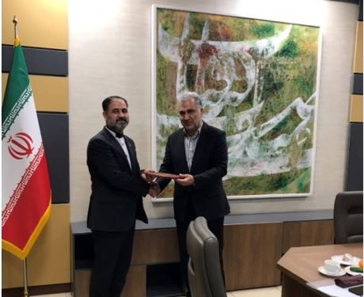 تقدیر از پژوهشگر برتر شبکه بانکی در جلسه هیأت عامل بانک صنعت و معدن