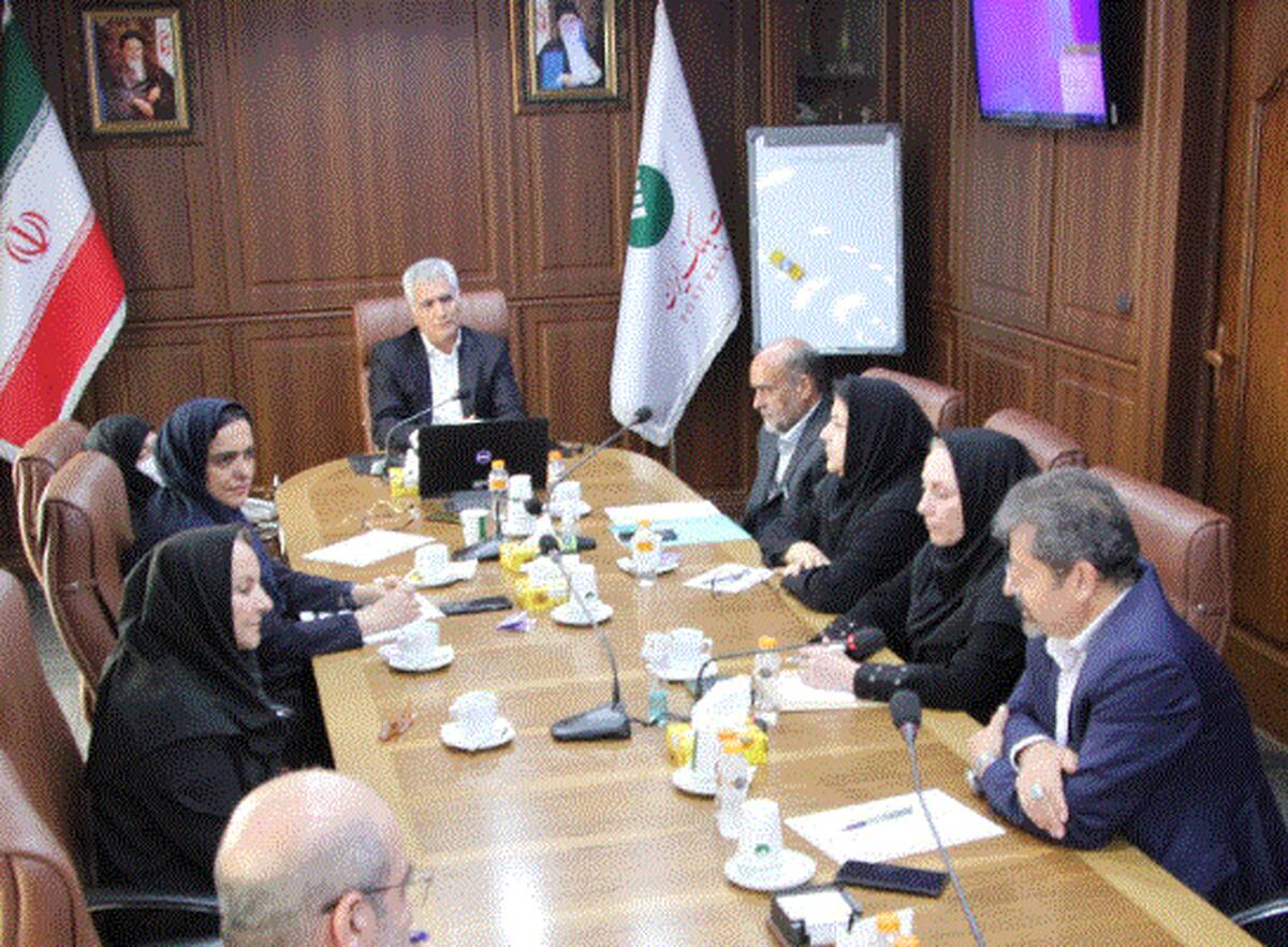 نشست صمیمی مدیرعامل پست بانک ایران با اعضای هیات امنای کانون بازنشستگان بانک برگزار شد