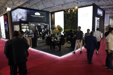 بازدید مدیرعامل شرکت سرمایه‌گذاری اهداف از غرفه پتروشیمی مروارید