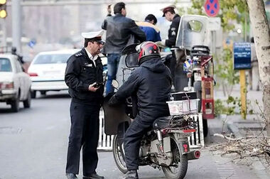 ۹۵۰۰موتورسیکلت به دلیل حمل بار نامتعارف اعمال قانون شدند/ساماندهی جای پارک موتورسیکلت سواران در تهران/بیش از یک میلیون و دویست هزار موتورسیکلت به دلیل عدم استفاده از کلاه ایمنی اعمال قانون شدند