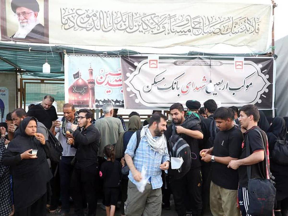  خدمات‌رسانی بانک مسکن به زائران اربعین حسینی با راه‌اندازی موکب‌ در مرزهای چذابه و شلمچه/ جلوه‌ای از تعهد اجتماعی بانک مسکن همزمان با پیاده‌روی بزرگ اربعین حسینی