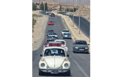 حرکت روی دوچرخ در مسیر گردشگری مسئولانه و رانندگی ایمن