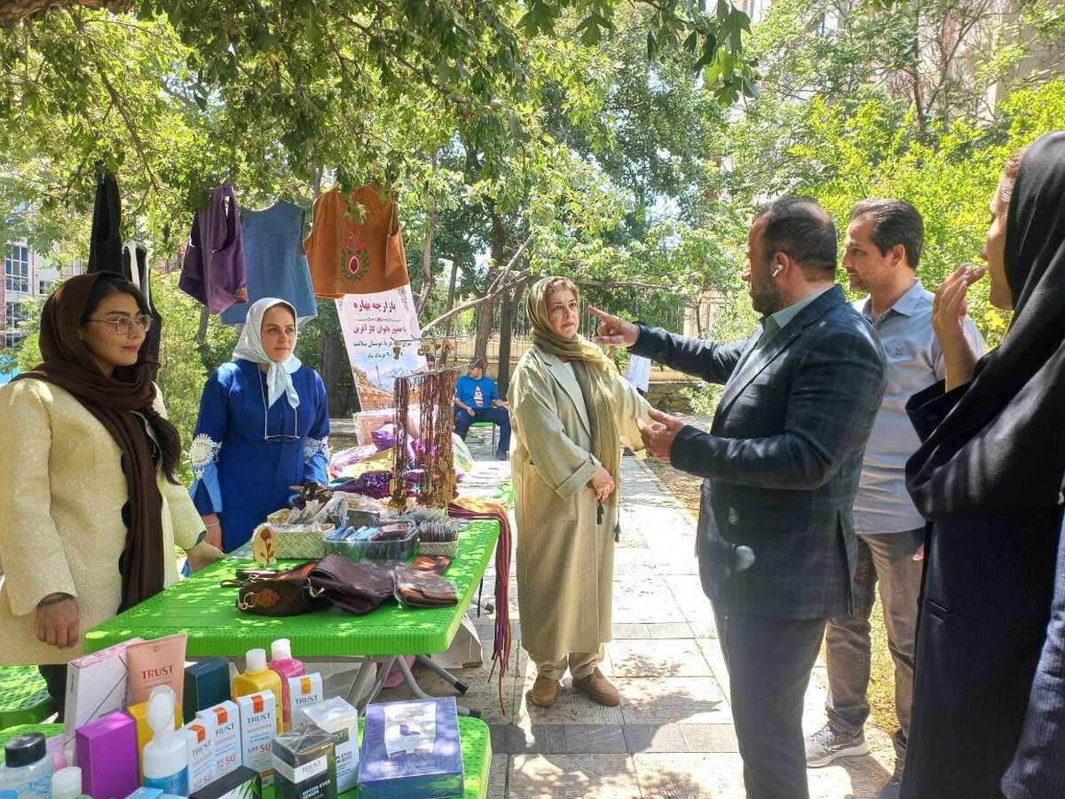 نمایش دست آفریده‌های بانوان کارآفرین در بوستان سلامت منطقه ۲