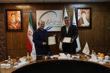 بانک مرکزی مسیر تأمین مالی یک‌میلیارددلاری پتروشیمی‌ها را هموار کرد/تأمین مالی ۵۰۰ میلیون‌دلاری از محل ارزهای صادراتی شرکت‌های هلدینگ خلیج‌فارس با پیش‌فروش ارز صادراتی