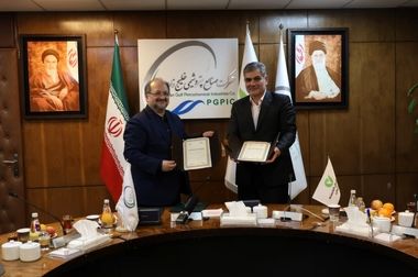 صنعت پتروشیمی، تکیه‌گاه مطمئن اقتصاد کشور در روزگار تحریم و تنگناست/ این صنعت جلوهای غرورانگیزی از خلاقیت، مجاهدت و نوآوری فرزندان برومند ایران‌زمین است