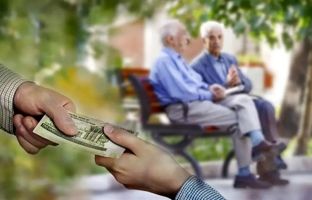  پدیده‌ای غیرقانونی به نامِ «بیمه طلایی بازنشستگان»/ کارگران بازنشسته خدمات VIP نمی‌خواهند، درمان را گران‌تر نکنید!