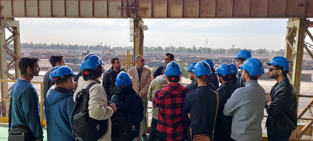 بازدید دانشجویان متالورژی دانشگاه شهید چمران اهواز از شرکت فولاد اکسین خوزستان / برگزاری تورهای بازدید علمی از سوی روابط عمومی شرکت فولاد اکسین خوزستان