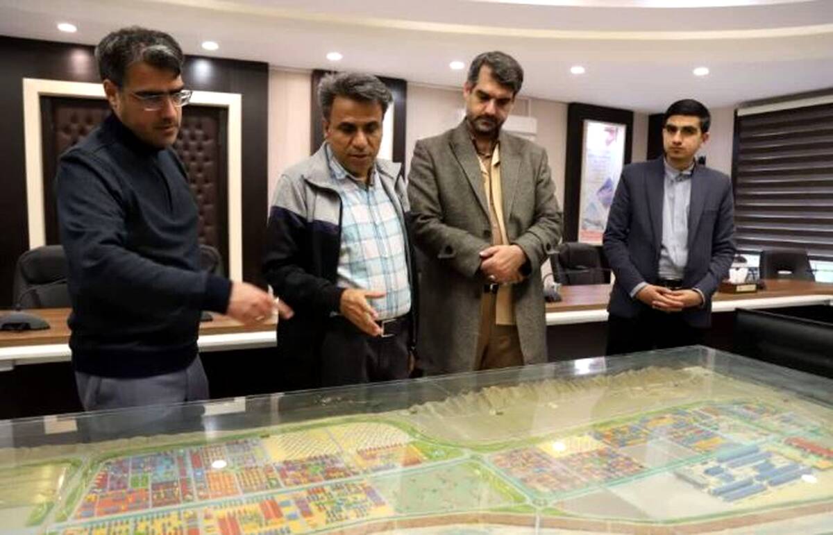 بازدید نایب رئیس کمیسیون عمران مجلس شورای اسلامی از منطقه ویژه اقتصادی لامرد