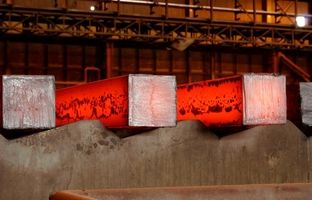 فولاد، آخرین سپر صنعتی ایران در اقتصاد تحریم‌شده؛مسئولان تدبیر کنند