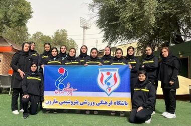 دریافت تندیس زرین جشنواره ویژند