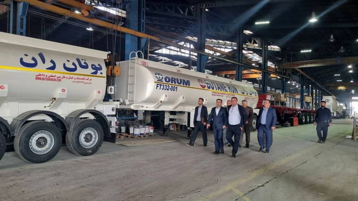 بازدید مدیر استانی بانک صنعت و معدن از مجتمع اروم صنعت سامان؛ تأکید بر حمایت از قطب تریلرسازی کشور