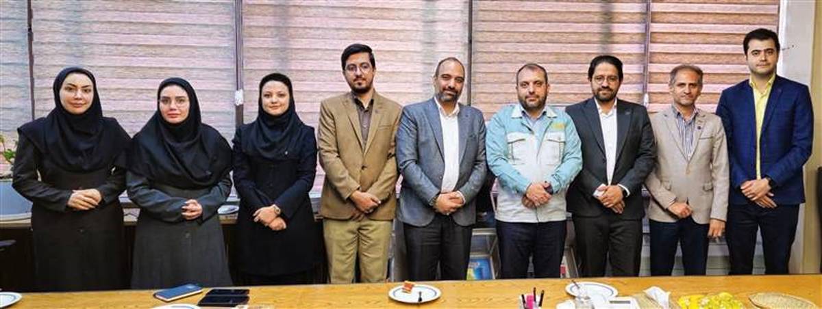 با همگرایی و تلاش جمعی، تصویری واقعی، مثبت و قدرتمند از خانواده بزرگ فولاد مبارکه ارائه کنیم