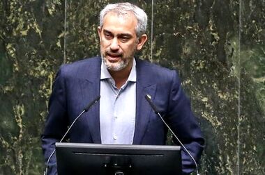 مدیرعامل بانک ملت به نمایندگی از وزیر اقتصاد، در سفر به استان مرکزی با مسؤولان استانی و فعالان اقتصادی دیدار و گفت و گو کرد