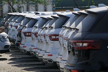 سرگردانی بی‌پایان مشتریان: خودرومان را کی تحویل می‌گیریم؟