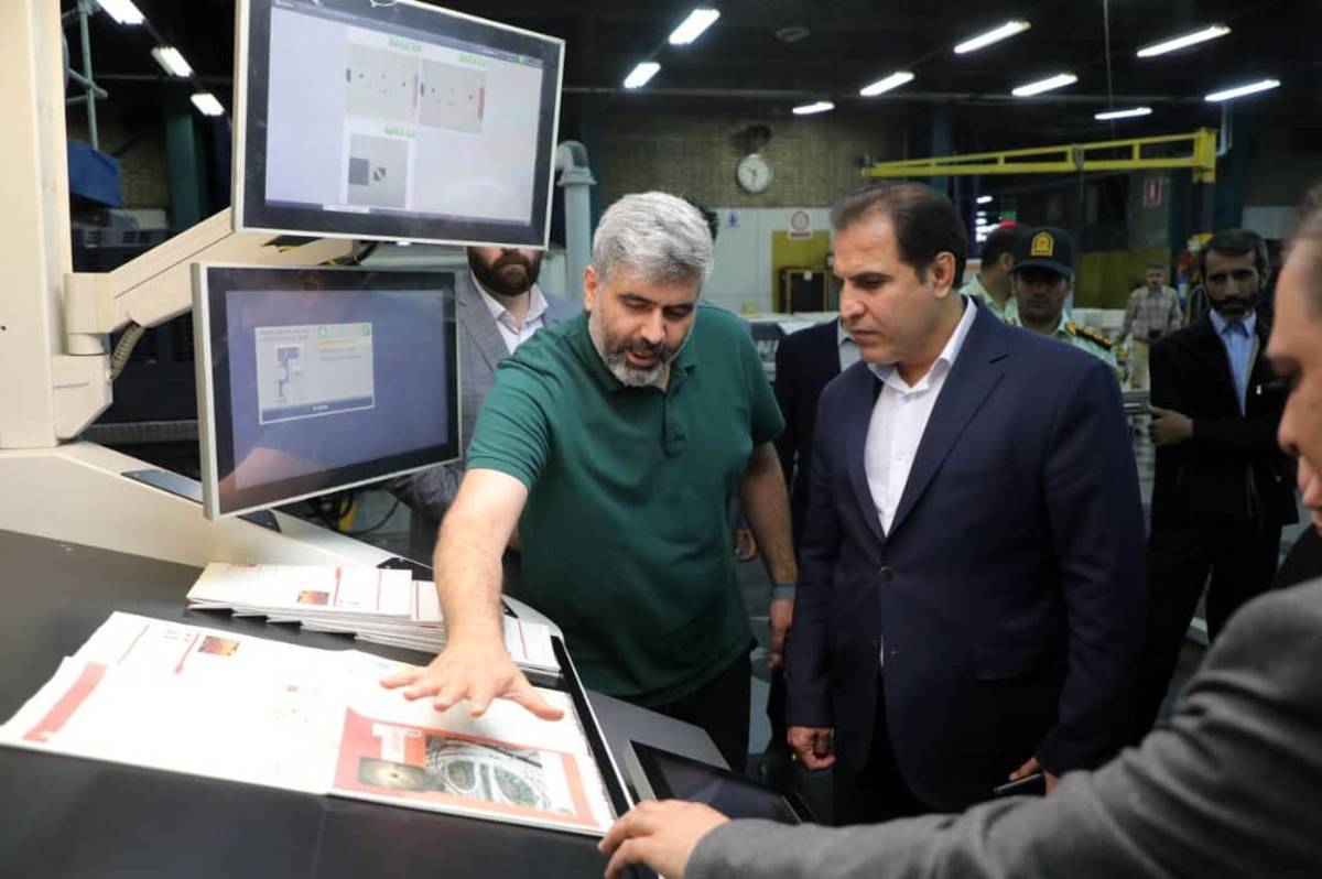  شهردار منطقه ۱۳ از بزرگ‌ترین کارگاه چاپ افست بازدید کرد