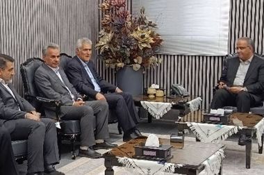 نشست صمیمی مدیرعامل پست بانک ایران با اعضای هیات امنای کانون بازنشستگان بانک برگزار شد