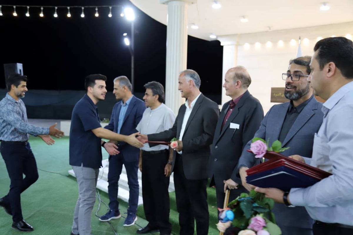 تکریم مجاهدان سنگر اقتصاد کشور در منطقه ویژه اقتصادی لامرد