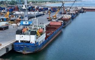 ثبت رکورد تخلیه و بارگیری ۱۴ هزار تنی کالا در یک روز در منطقه آزاد انزلی