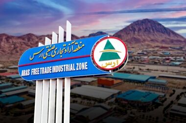  نخستین دفتر خدمات هوشمند مناطق آزاد در ارس افتتاح شد / اولین گردشگر خارجی کارت مناطق آزاد ایران را دریافت کرد