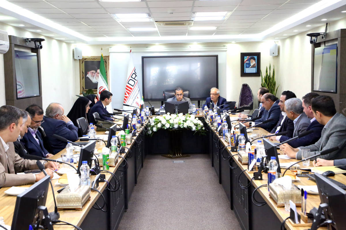 تاکید نماینده رئیس‌جمهور بر رفع موانع توسعه نیروگاه‌های خورشیدی در صنایع معدنی /حمایت دولت از شتاب‌دهی به احداث نیروگاه‌های تجدیدپذیر