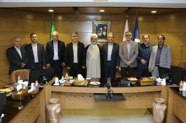 امام خمینی با بینش ژرف مسیر عزت ایران را ترسیم کردند