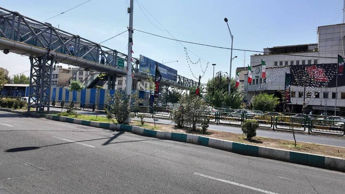 پل‌های عابر پیاده مکانیزه خیابان آزادی نوسازی می شوند