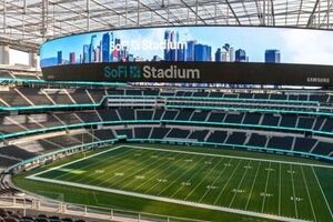 ورزشگاه میزبان تیم ملی زیر سایه فناوری؛ نمایشگر معلق سامسونگ بر فراز سکوها