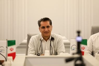 تقدیرنامه دوستاره جایزه تعالی، به پتروشیمی هنگام اهدا شد