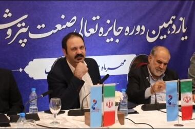 برگزاری مراسم گرامیداشت روز پرستار و تقدیر از پرستاران درمانگاه پتروشیمی مارون با حضور جمعی از مدیران شرکت