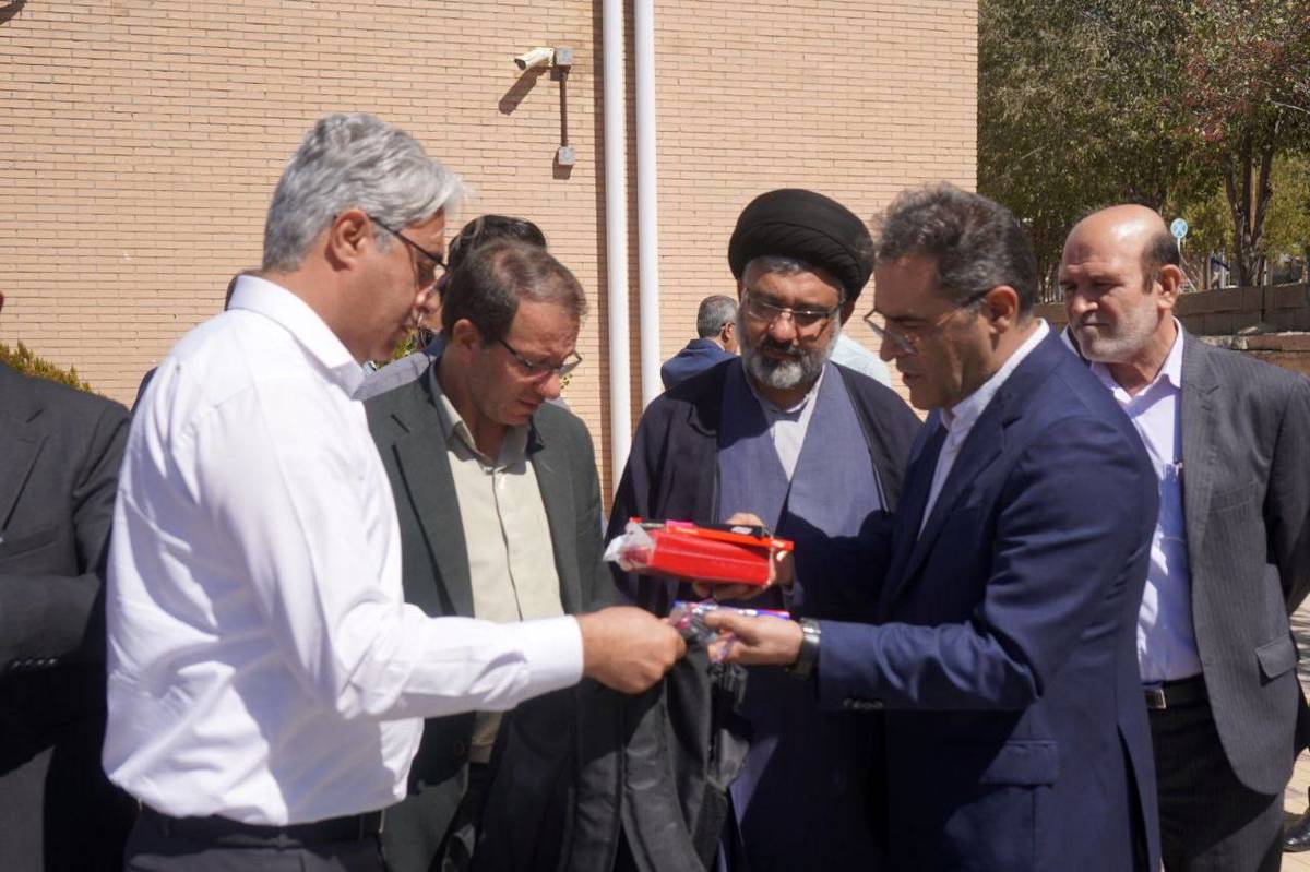 توزیع هزار بسته معیشتی و نوشت‌افزار در چوار با مشارکت پتروشیمی ایلام