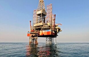 جابجایی سکوی حفاری DCI-1 به میدان گازی بلال در شرایط دشوار جوی به پایان رسید