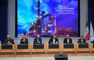 تأمین خوراک و منابع مالی؛ ۲ اولویت اصلی هلدینگ خلیج فارس/ طراحی ۱۳ بسته سرمایه‌گذاری هلدینگ در توسعه میادین نهایی شد