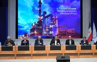 تأمین خوراک و منابع مالی؛ ۲ اولویت اصلی هلدینگ خلیج فارس/ طراحی ۱۳ بسته سرمایه‌گذاری هلدینگ در توسعه میادین نهایی شد