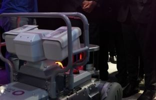 بازدید وزیر امور اقتصادی و دارایی از غرفه رایتل در نمایشگاه الکامپ ۱۴۰۴