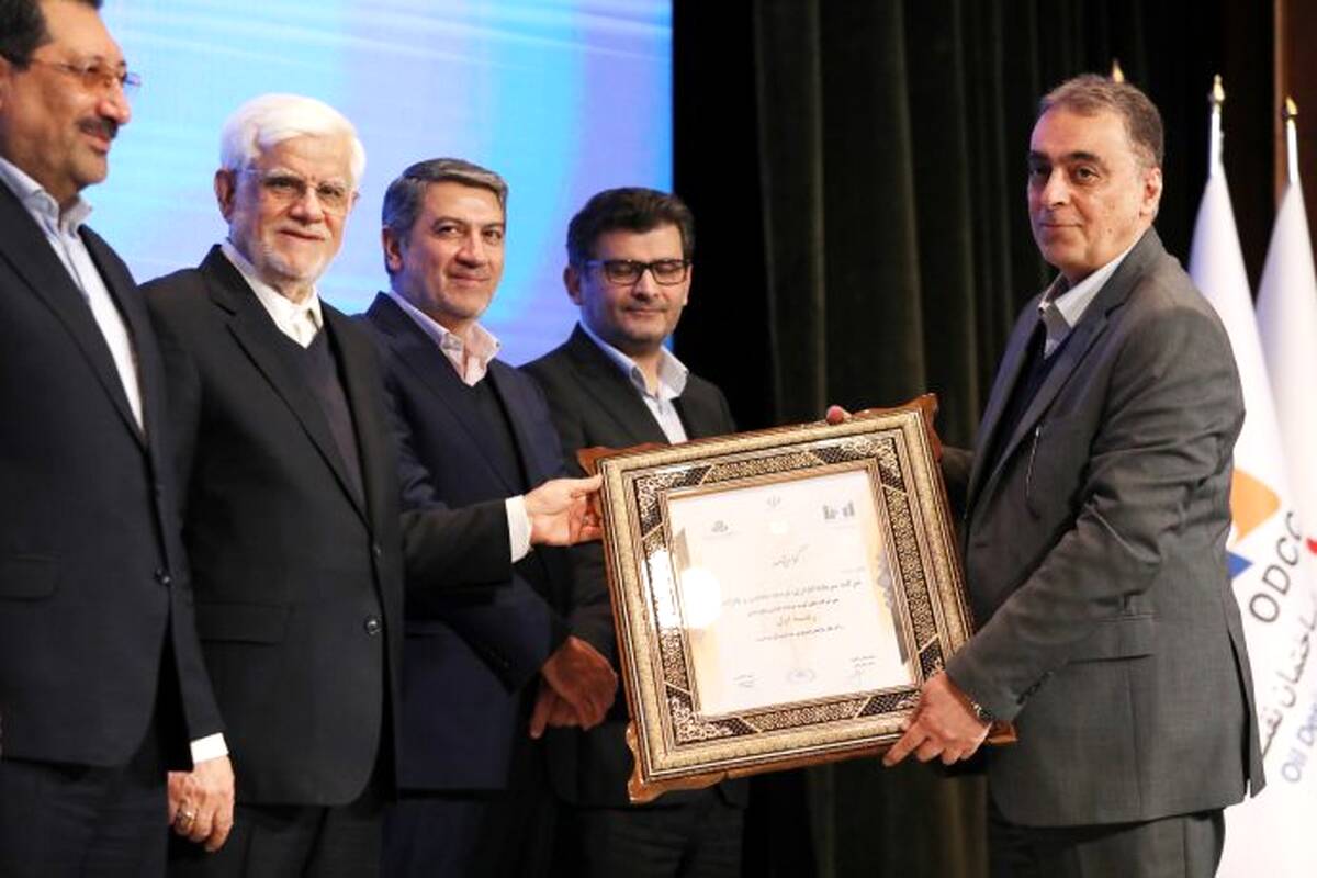 هلدینگ «ومعادن» به عنوان رتبه اول از نظر شاخص فروش یکصد شرکت برتر کشور معرفی شد