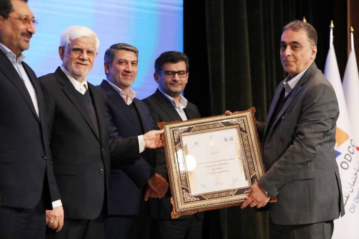 هلدینگ «ومعادن» به عنوان رتبه اول از نظر شاخص فروش یکصد شرکت برتر کشور معرفی شد