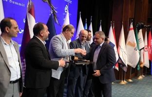 نشان عقاب طلایی مدیریت خلاق به مدیرعامل بانک سینا اعطا شد 