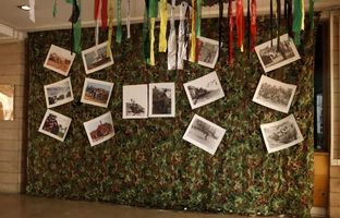 فضاسازی محیطی و برپایی نمایشگاه عکس به مناسبت هفته دفاع مقدس در منطقه ۴