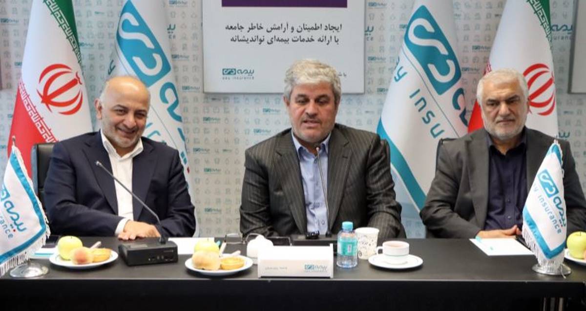بیمه دی در کنار خدمت به خانواده ایثارگران، الگویی موفق برای صنعت بیمه کشور است