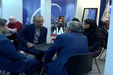 بازدید معاون وزیر صمت از غرفه پتروشیمی خوزستان