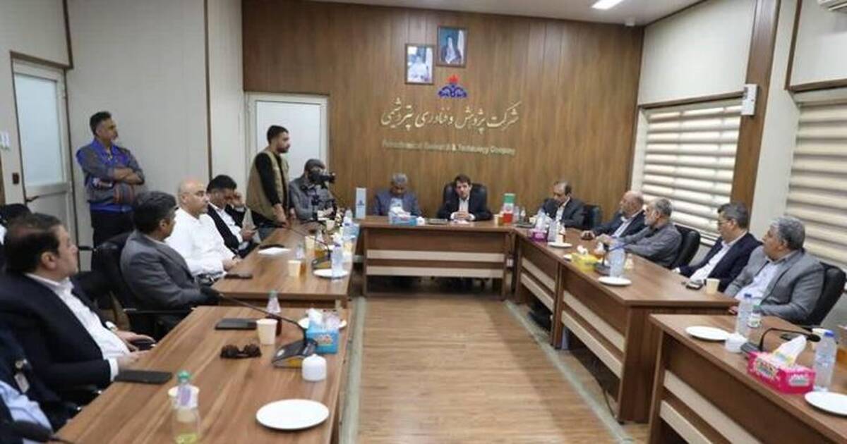 تأکید معاون وزیر نفت بر تقویت پیوند پژوهش و صنعت در بازدید از شرکت پژوهش و فناوری پتروشیمی مرکز ماهشهر