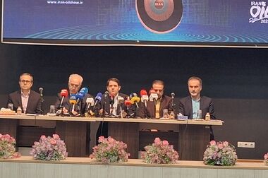 تأکید معاون وزیر نفت بر تقویت پیوند پژوهش و صنعت در بازدید از شرکت پژوهش و فناوری پتروشیمی مرکز ماهشهر