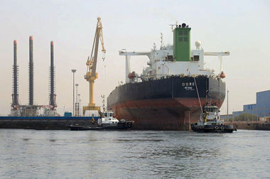 وزارت نفت خط مقدم اقتصاد و تولید کشور است