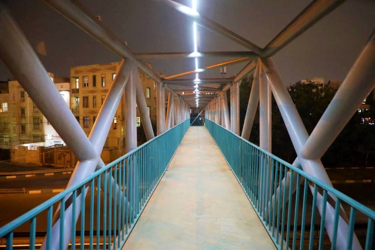 16 پل عابر پیاده در منطقه 19 با تکمیل روشنایی ایمن تر شدند